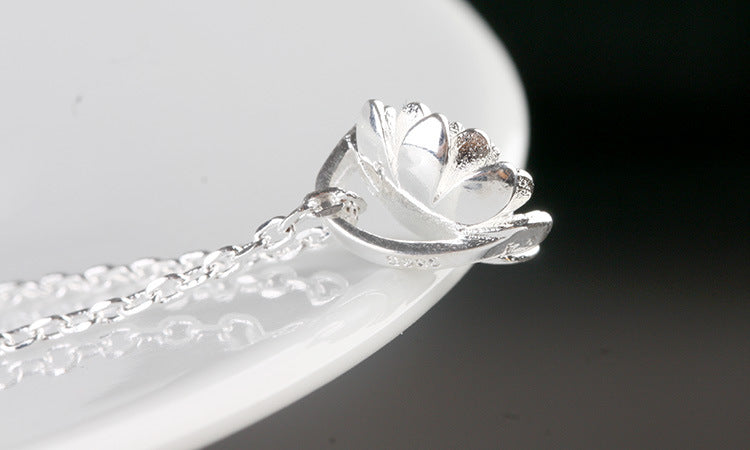 Sweet Lotus Flower Pendant Choker Necklace in Silver