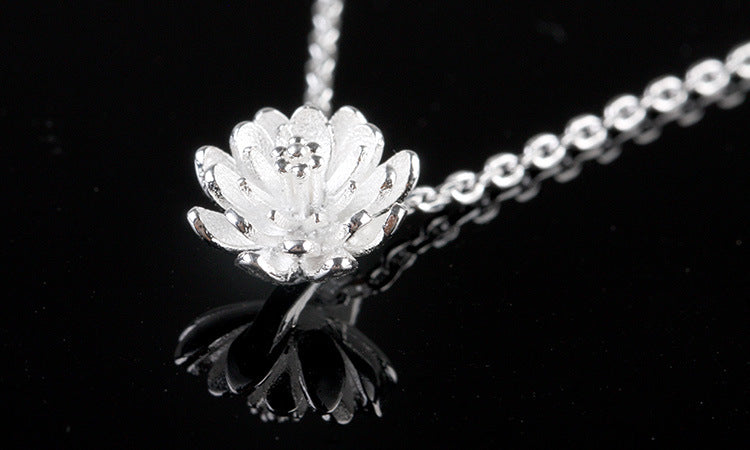 Sweet Lotus Flower Pendant Choker Necklace in Silver