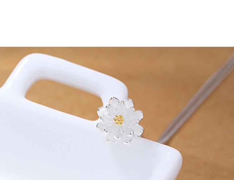 Sweet Lotus Flower Pendant Choker Necklace in Silver